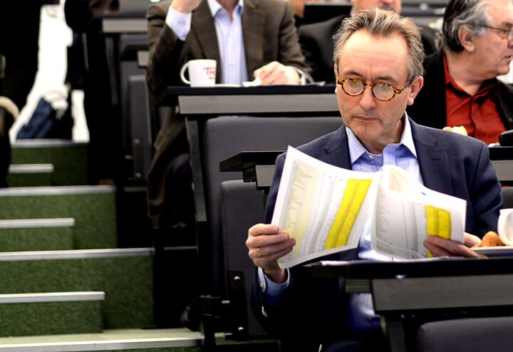 Nytt bråk rundt gullpakken til Helge Simmones: Mentor-aksjonær krever ekstern gransking