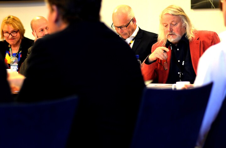 Stortinget vil ha mer makt over Kringkastingsrådet. Men ber samtidig regjeringen utrede alternativer