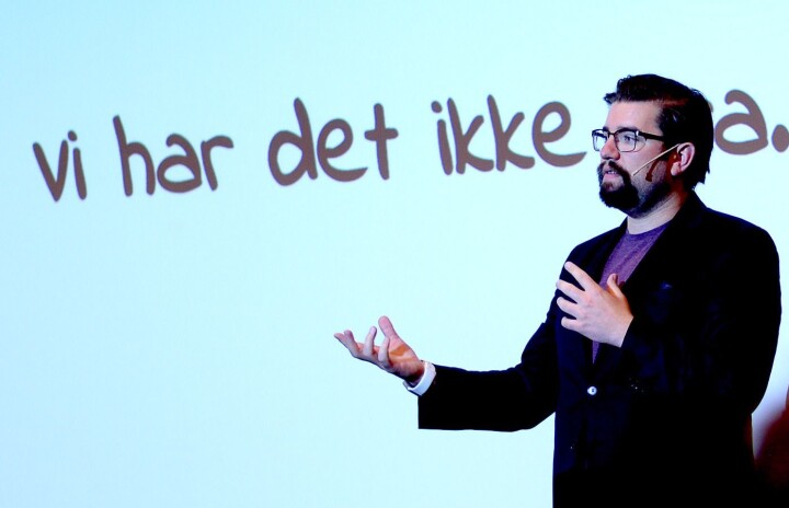 Da Thomas gikk glipp av sønnens første mål, skjønte han at noe var galt. Og skrev boka «LOGG AV!»