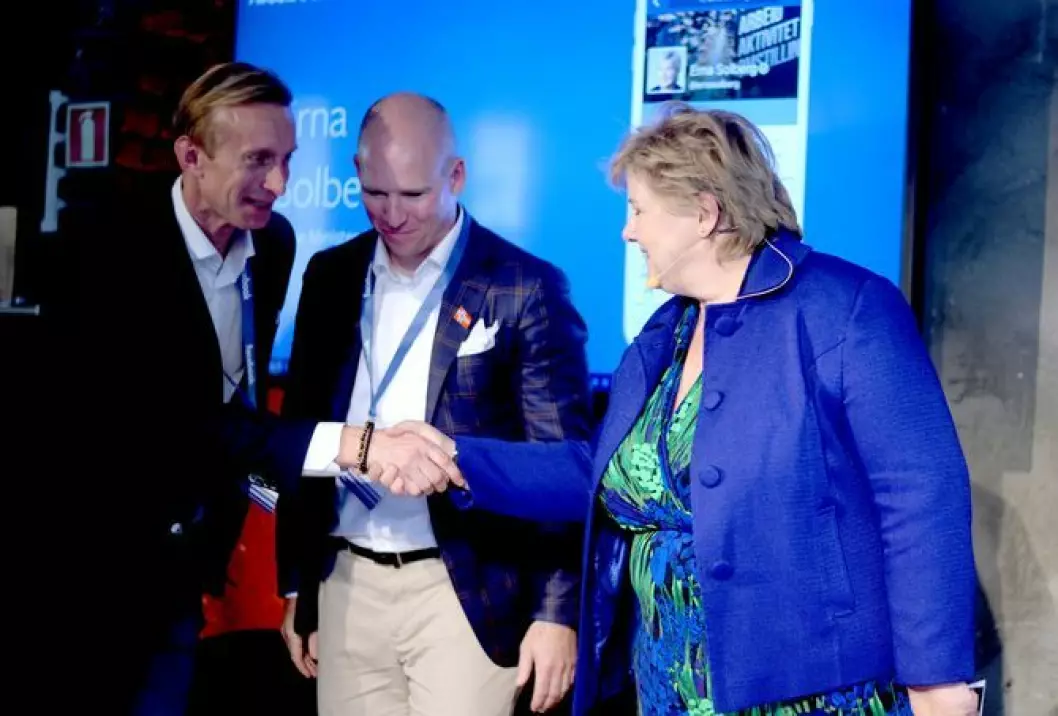 Erna Solberg hilser på Facebooks Norden-sjef Martin Ingemannson og Norges-sjef Rune Paulseth. Fra Facebooks åpningsfest for sitt norske kontor i mai 2016.