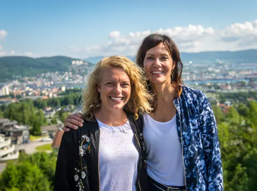 Sjefredaktør Kristin Monstad i Drammens Tidende (t.v.) - her med publiseringsredaktør Janne Sundelius Braathen, som blant annet har ledet arbeidet med nettdesken. Sjefredaktør Kristin Monstad i Drammens Tidende (t.v.) - her med publiseringsredaktør Janne Sundelius Braathen, som blant annet har ledet arbeidet med nettdesken.