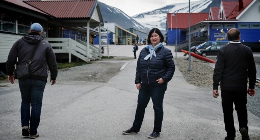 Hilde Kristin Røsvik er blitt sjef for lokalavisa hvor våpenskapet følger med jobben
