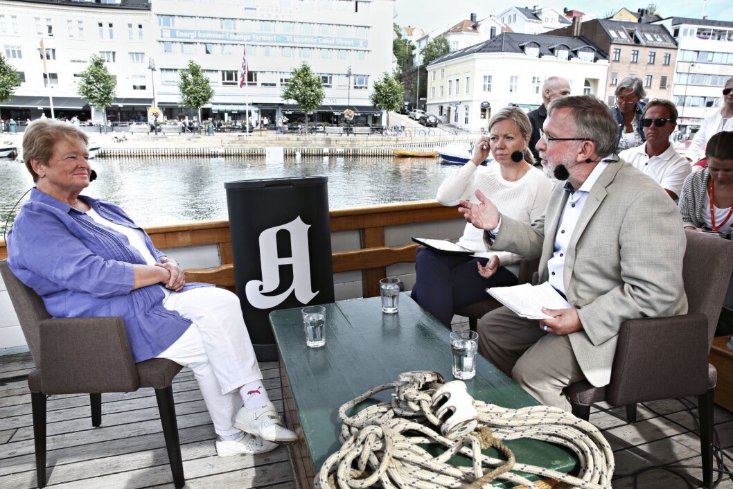 Arendalsuka 2015: Gro Harlem Brundtland blir utspurt av Trine Eilertsen og Harald Stanghelle. Arendalsuka 2015: Gro Harlem Brundtland blir utspurt av Trine Eilertsen og Harald Stanghelle.