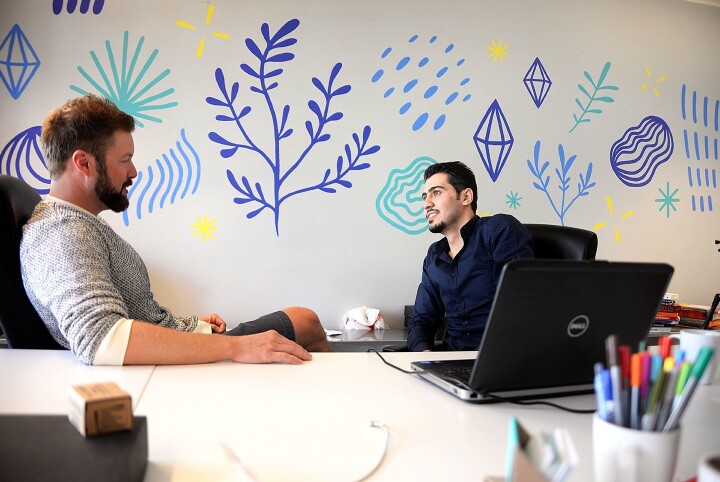 Mohamed (28) flyktet fra krig i Syria med økonomiutdannelse i kofferten. Nå er han blitt office manager hos Venture Factory