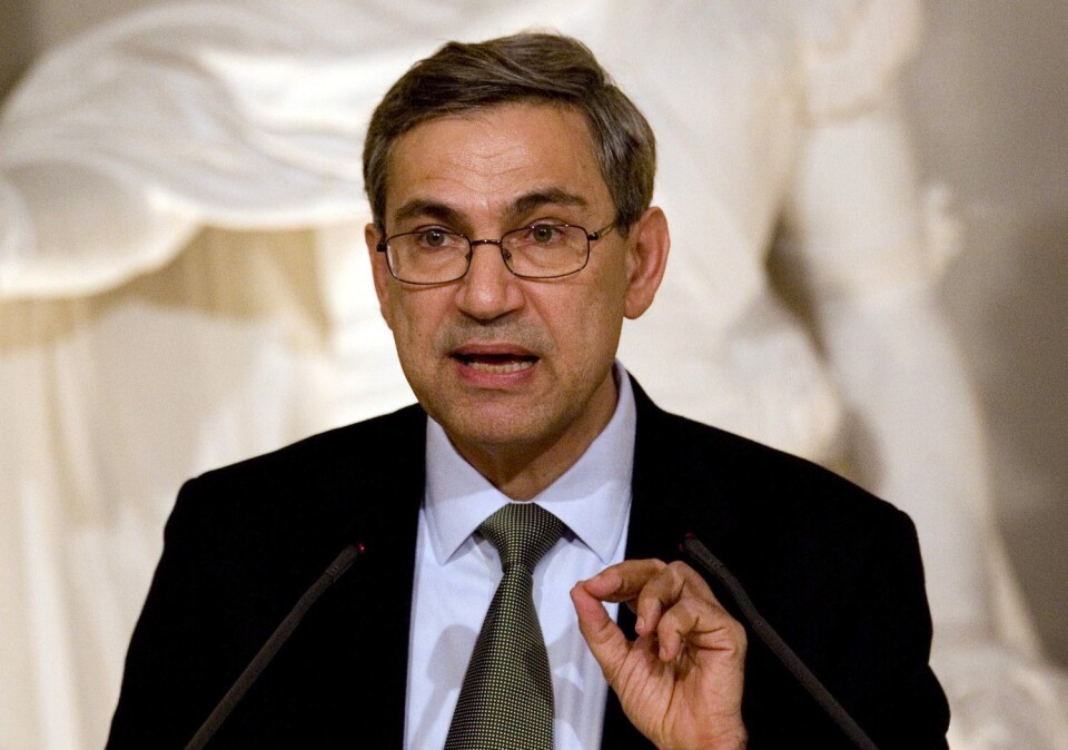 - Tyrkia er i ferd med å bli et terrorregime, mener Orhan Pamuk. Denne helga ble enda flere journalister kastet i fengsel