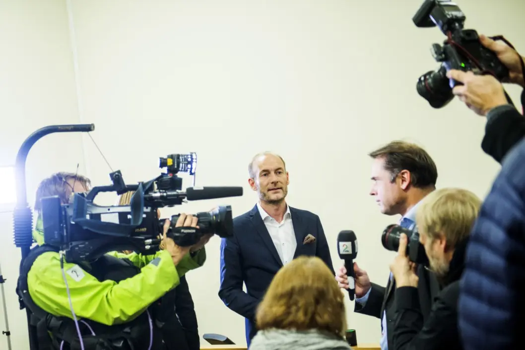I fjor høst fikk kulturminister Linda Hofstad Helleland en delutredning om kommersiell allmennkringkasting fra Mediemangfoldsutvalget. Tirsdag leverer Knut Olav Åmås og resten av utvalget hele rapporten.(Foto: Fredrik Varfjell / NTB scanpix) I fjor høst fikk kulturminister Linda Hofstad Helleland en delutredning om kommersiell allmennkringkasting fra Mediemangfoldsutvalget. Tirsdag leverer Knut Olav Åmås og resten av utvalget hele rapporten.(Foto: Fredrik Varfjell / NTB scanpix)