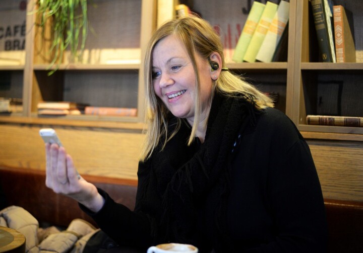 Norske aviser har gått fra 2 til 37 podkaster på to år. Men nesten ingen tjener penger på det. Nå skal Ragnhild Fjellro (45) forske på fenomenet