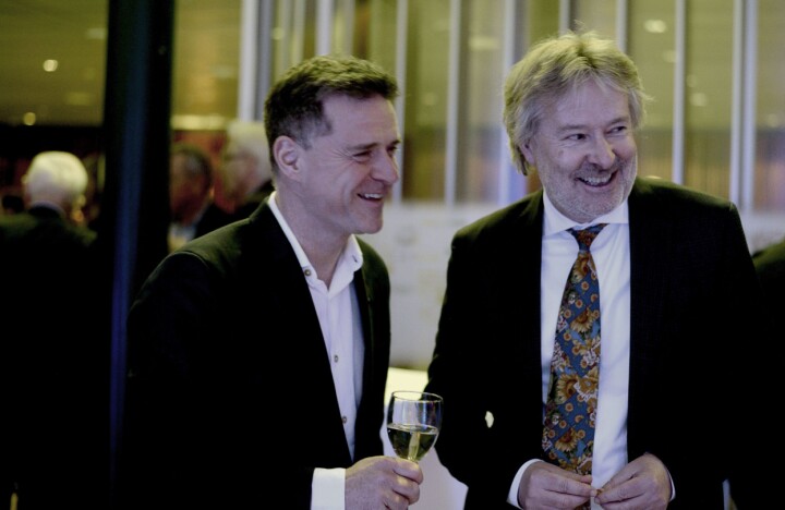 Aftenposten-sjef Espen Egil Hansen (t.v.) og Torry Pedersen - nå publistisk direktør i Schibsted. Bildet er fra Schibsteds førjulsarrangement i fjor.