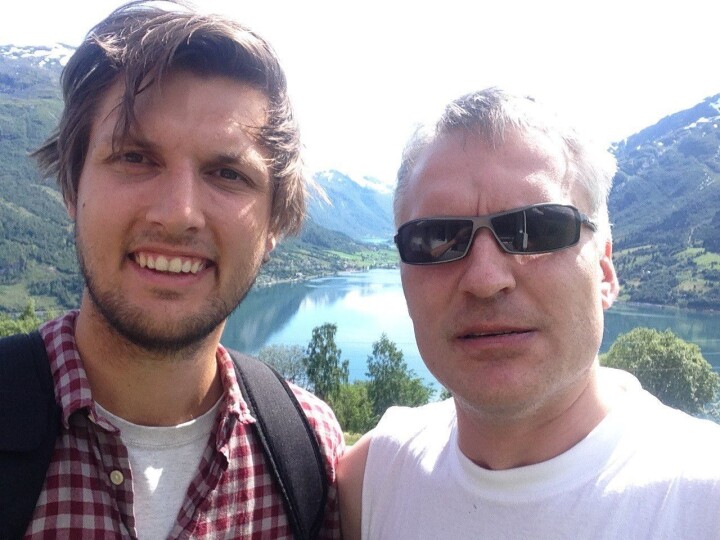 Journalist Sindre Leganger og John Gunnar Oppheim, en av passasjerene ombord på Toftøy.