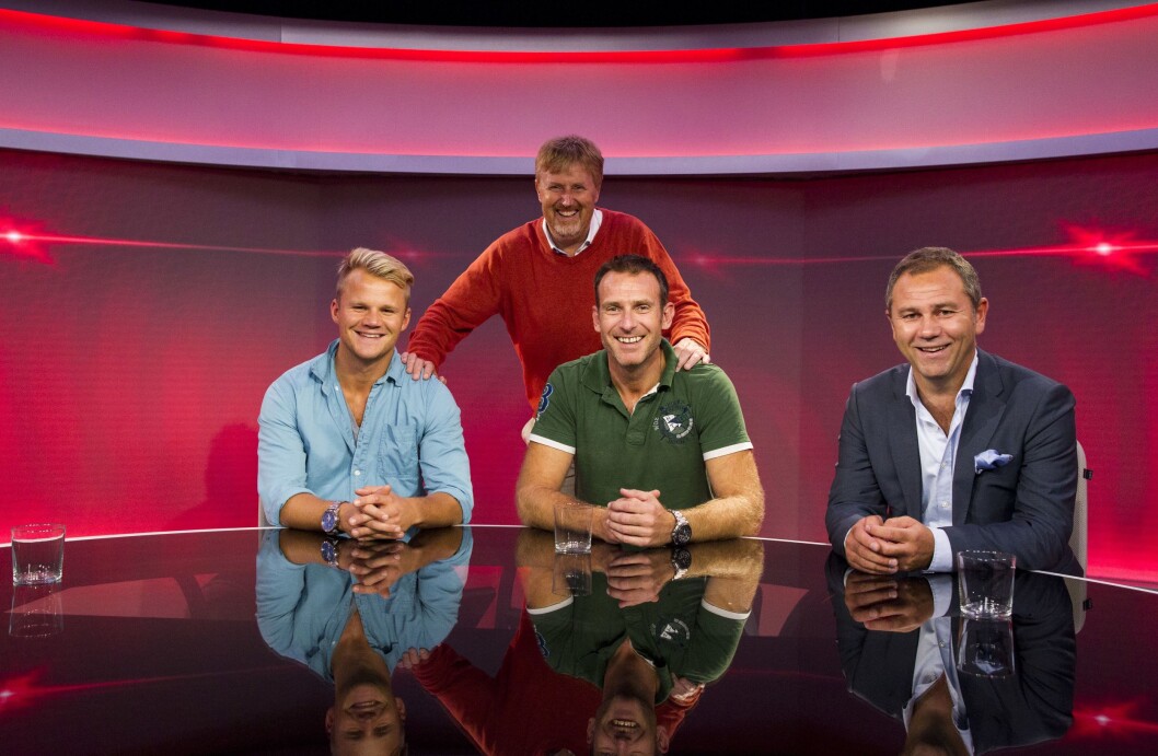 Jonas Bergh-Johnsen (f.v.), Jan-Erik Aalbu, Carsten Skjelbreid og Bengt Eriksen i TVNorge og Max sitt nye TV-studio på Ullevaal stadion mandag kveld. Norge møter Italia til EM-kvalifiseringskamp i fotball tirsdag.Foto: Vegard Wivestad Grøtt / NTB scanpix Jonas Bergh-Johnsen (f.v.), Jan-Erik Aalbu, Carsten Skjelbreid og Bengt Eriksen i TVNorge og Max sitt nye TV-studio på Ullevaal stadion mandag kveld. Norge møter Italia til EM-kvalifiseringskamp i fotball tirsdag.Foto: Vegard Wivestad Grøtt / NTB scanpix
