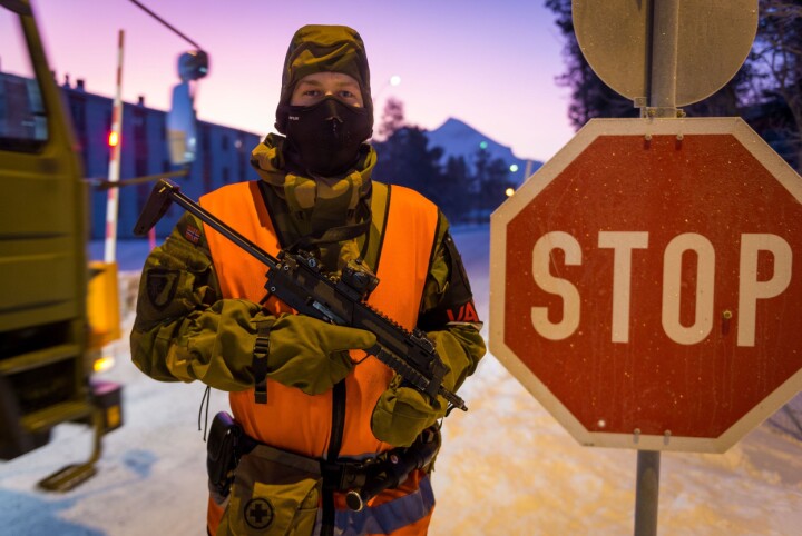 Hæren vurderer å skjerpe inn fotoforbudet. Dette er et illustrasjonsfoto. Foto: Forsvaret