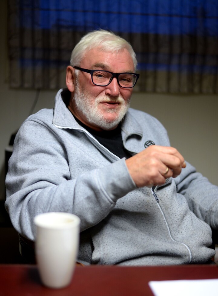 Svein Jørstad (67) har nok en gang bestemt seg for å ikke slutte: Journalistveteranen fortsetter i Finnmark Dagblad