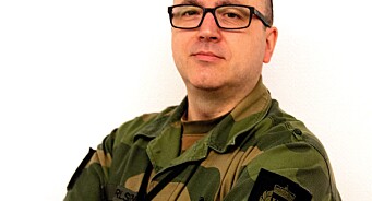 Jonny Karlsen (43) slutter i lokalavisa etter 15 år for infojobb i Forsvaret. Blir også redaktørvikar i Heimevernsbladet