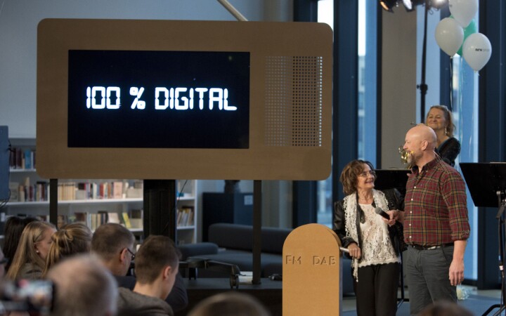 FM-slukkingen kan gi en liten dupp i 2017. Men DAB, digitalisering og 30 kanaler vil på sikt føre til at vi hører mer på radio
