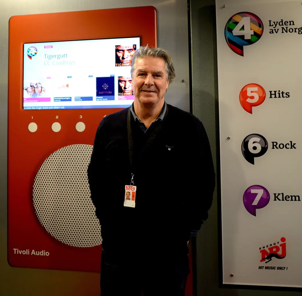 Morten har lang erfaring fra TV, men radio blir en ny opplevelse. Det blir det også å kjøpe DAB-radio snart. Morten har lang erfaring fra TV, men radio blir en ny opplevelse. Det blir det også å kjøpe DAB-radio snart.