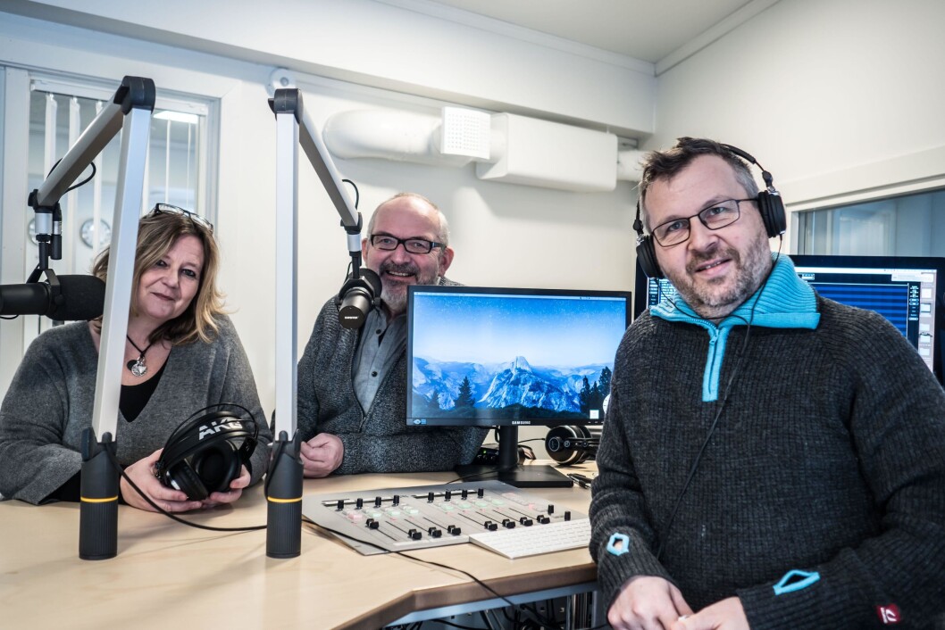Røros-redaksjonen i Nea Radio, fra venstre: Marit Manfredsdotter, Nils Kåre Nesvold og Per Magne Moan. Røros-redaksjonen i Nea Radio, fra venstre: Marit Manfredsdotter, Nils Kåre Nesvold og Per Magne Moan.