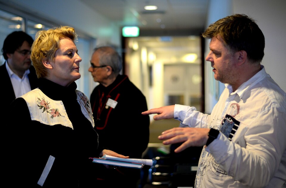 Marienlyst-direktør Vibeke Fürst Haugen i samtale med Richard Aune, leder for NRKs journalistlag. Her under en pause i et møte av Kringkastingsrådet våren 2017.