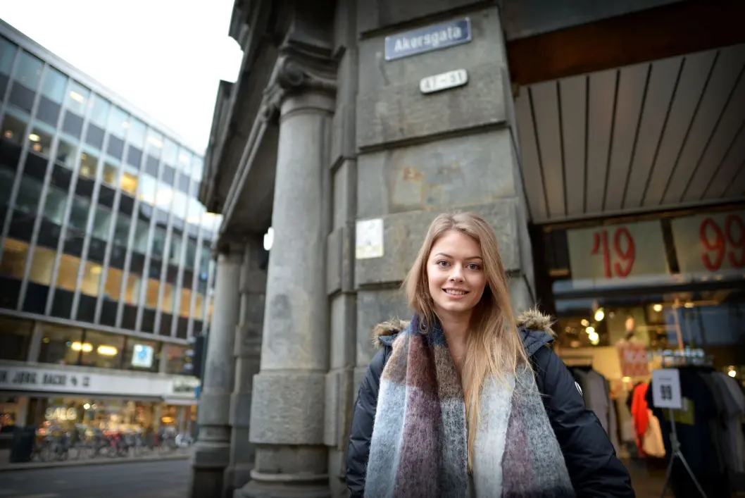 Synne Haga (22) tilbake i Akersgata, der hun jobbet i VG. Synne Haga (22) tilbake i Akersgata, der hun jobbet i VG.