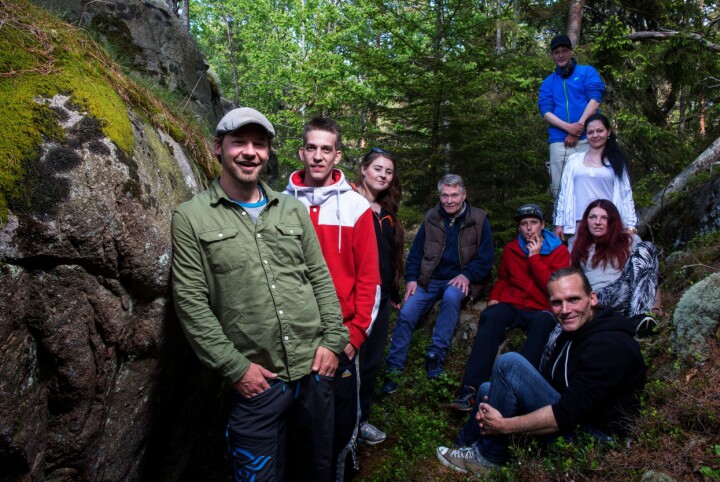 MED NORDKAPP SOM MÅL: Petter (f.v.), Kent, Liza, Arild, Lasse, Thomas, Lili, Siv og Lars. Foto: Lars Myhren Holand/TV 2