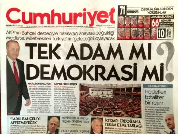 Den regjeringskritiske avisen Cumhuriyet fører hver dag på forsiden regnskap over fengslede journalister. Den regjeringskritiske avisen Cumhuriyet fører hver dag på forsiden regnskap over fengslede journalister.