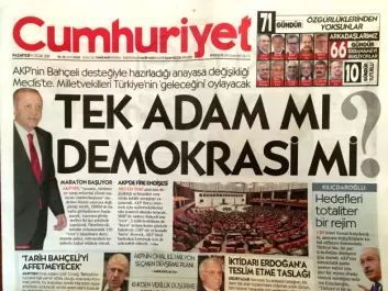 Den regjeringskritiske avisen Cumhuriyet fører hver dag på forsiden regnskap over fengslede journalister.
