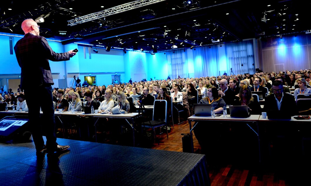 Google Norge-sjef Jan Grønbech foran flere hundre deltakere på Social Media Days i Oslo tirsdag morgen. Google Norge-sjef Jan Grønbech foran flere hundre deltakere på Social Media Days i Oslo tirsdag morgen.