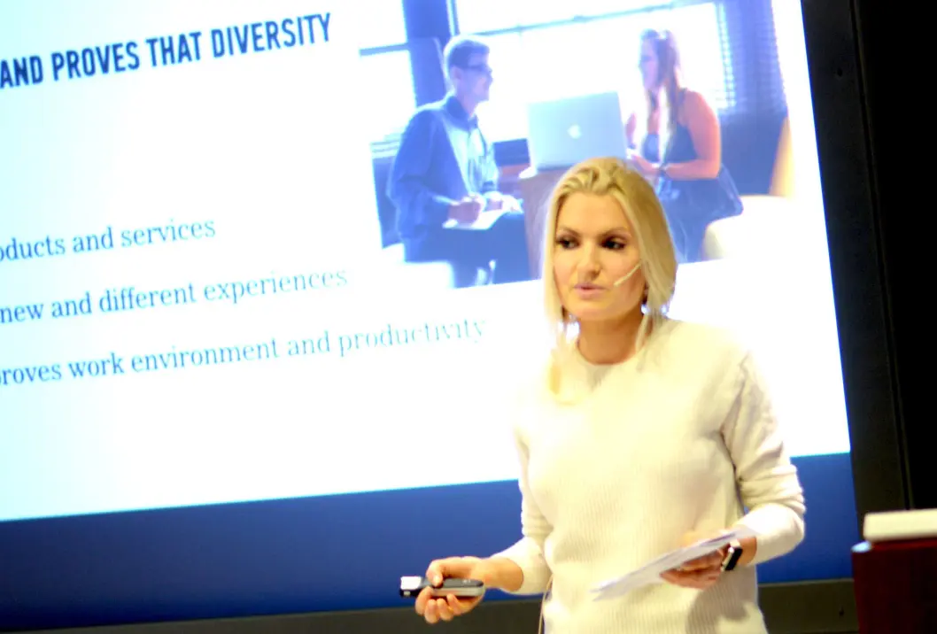 Isabelle Ringnes på en TENK-konferanse for kvinner i teknologi, våren 2015. Isabelle Ringnes på en TENK-konferanse for kvinner i teknologi, våren 2015.