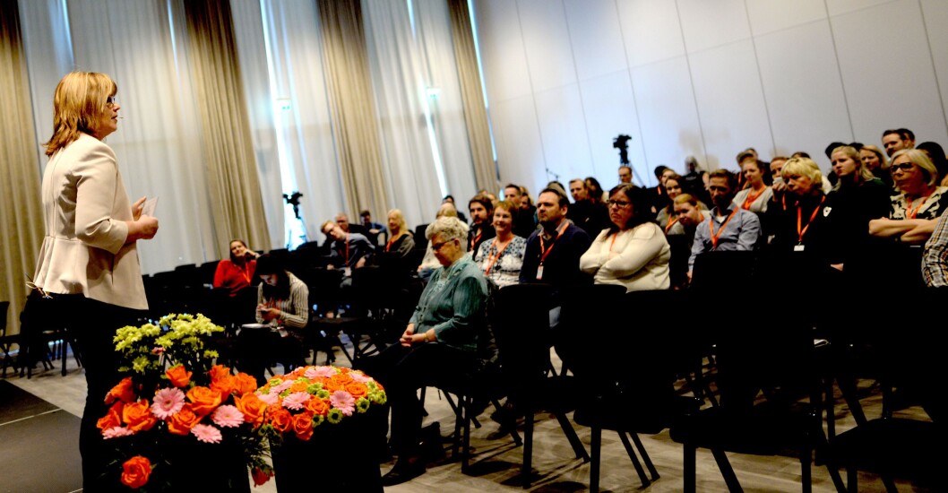 NRKs språksjef Ingvild Bryn snakker engasjerende om språk for trønderske journalister. NRKs språksjef Ingvild Bryn snakker engasjerende om språk for trønderske journalister.