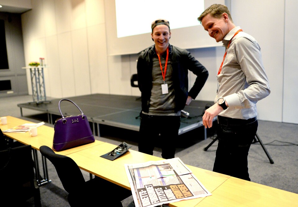 VGs sportskommentator Leif Welhaven (t.h.) snakket for Hellkonferansen om sportsjournalistikk. Her i samtale med journalist Tore Sandnes Becker etter foredraget. VGs sportskommentator Leif Welhaven (t.h.) snakket for Hellkonferansen om sportsjournalistikk. Her i samtale med journalist Tore Sandnes Becker etter foredraget.