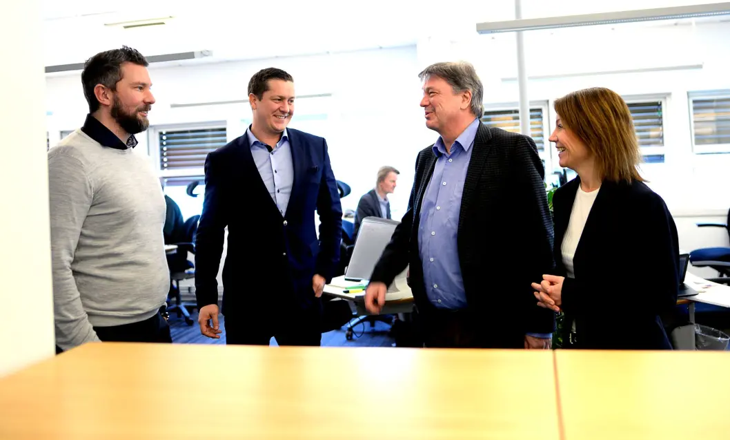 Budstikka, fra venstre: Salgsdirektør Ulf Kvalvik, byråleder Thomas Dobloug-Holm, direktør Terje Tandberg og ansvarlig redaktør Kjersti Sortland. Budstikka, fra venstre: Salgsdirektør Ulf Kvalvik, byråleder Thomas Dobloug-Holm, direktør Terje Tandberg og ansvarlig redaktør Kjersti Sortland.