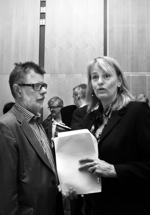 Nyere tid, altså 2012: Administrerende direktør i MBL, Randi S. Øgrey og fagsjef Helge Holbæk-Hanssen i Mediebedriftenes Landsforening. Nyere tid, altså 2012: Administrerende direktør i MBL, Randi S. Øgrey og fagsjef Helge Holbæk-Hanssen i Mediebedriftenes Landsforening.