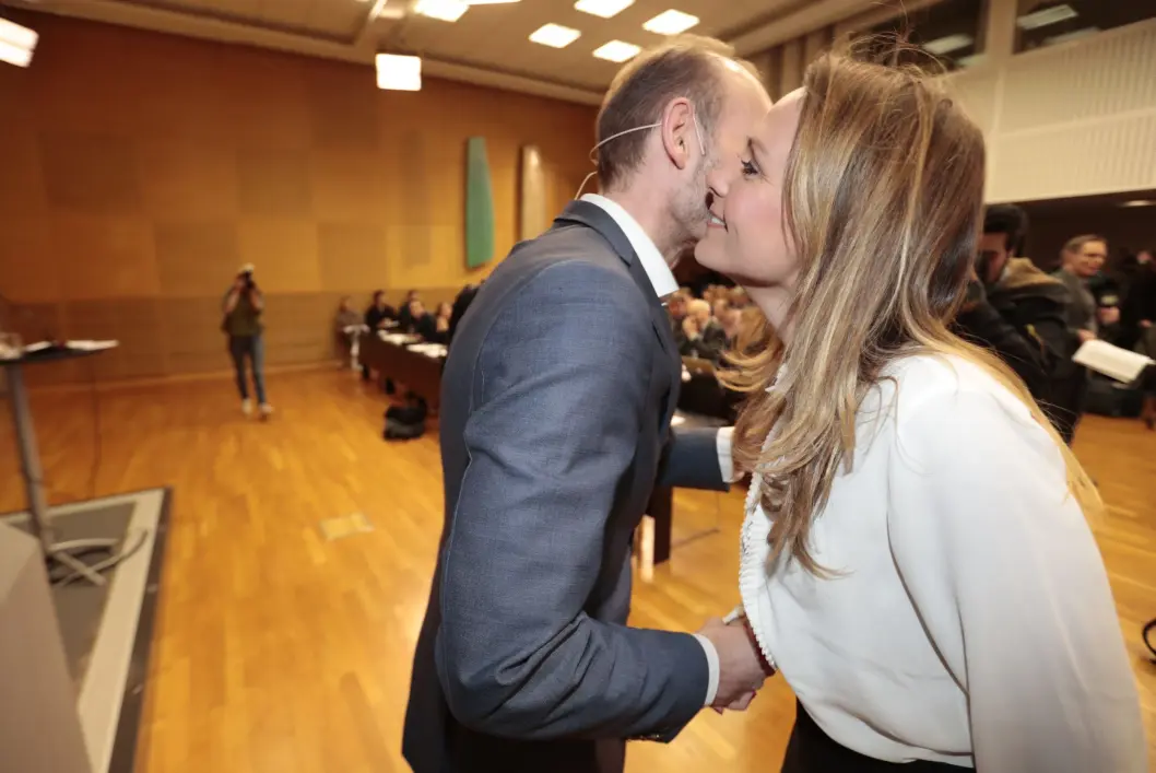 Mediemangfoldsutvalget leverer sin «NOU: Det norske mediemangfoldet - En styrket mediepolitikk for borgerne». Utvalgsleder Knut Olav Åmås vil presentere hovedpoenger fra utredningen, og overlevere denne til kulturminister Linda Hofstad Helleland. Mediemangfoldsutvalget leverer sin «NOU: Det norske mediemangfoldet - En styrket mediepolitikk for borgerne». Utvalgsleder Knut Olav Åmås vil presentere hovedpoenger fra utredningen, og overlevere denne til kulturminister Linda Hofstad Helleland.
