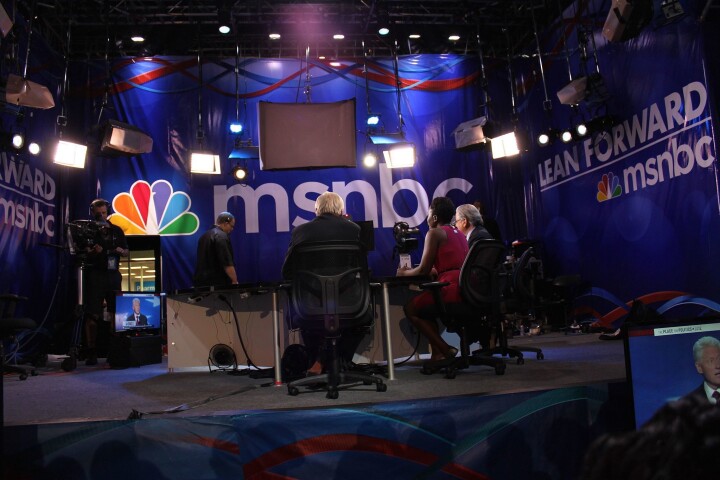 Programlederen Rachel Maddow ved TV-stasjonen MSNBC skrev i natt på Twitter at hun har fått se selvangivelsen fra 2005, og kanalen ville komme med mer informasjon om papirene om kort tid.