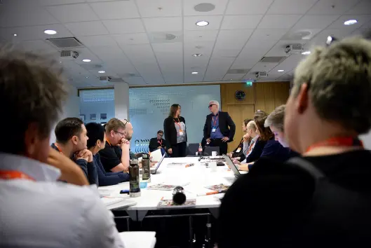 Her snakker Hege Iren Frantzen og Dag Idar Tryggestad til det ferske landsstyret sitt for første gang. Her snakker Hege Iren Frantzen og Dag Idar Tryggestad til det ferske landsstyret sitt for første gang.