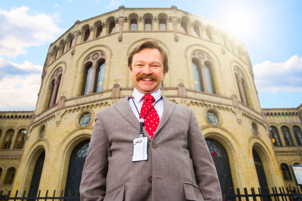 Hitra ordfører Roy Myren Talseth (AP) har fått plass på Stortinget. Det går ikke helt som forventet. Hitra ordfører Roy Myren Talseth (AP) har fått plass på Stortinget. Det går ikke helt som forventet.