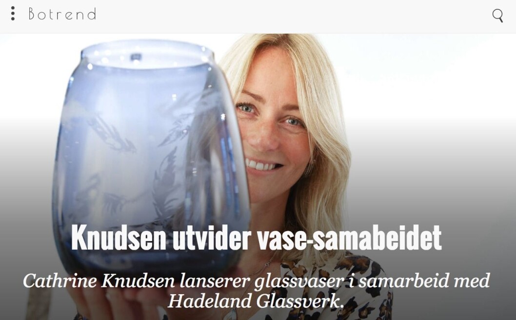 Faksimile fra den nå felte nyhetsomtalen av de lokalproduserte glassvasene. Faksimile fra den nå felte nyhetsomtalen av de lokalproduserte glassvasene.