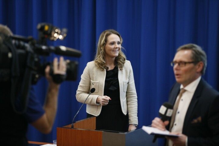 Kulturminister Linda Hofstad Helleland legger frem stortingsmeldingen om kommersiell allmennkringkasting.