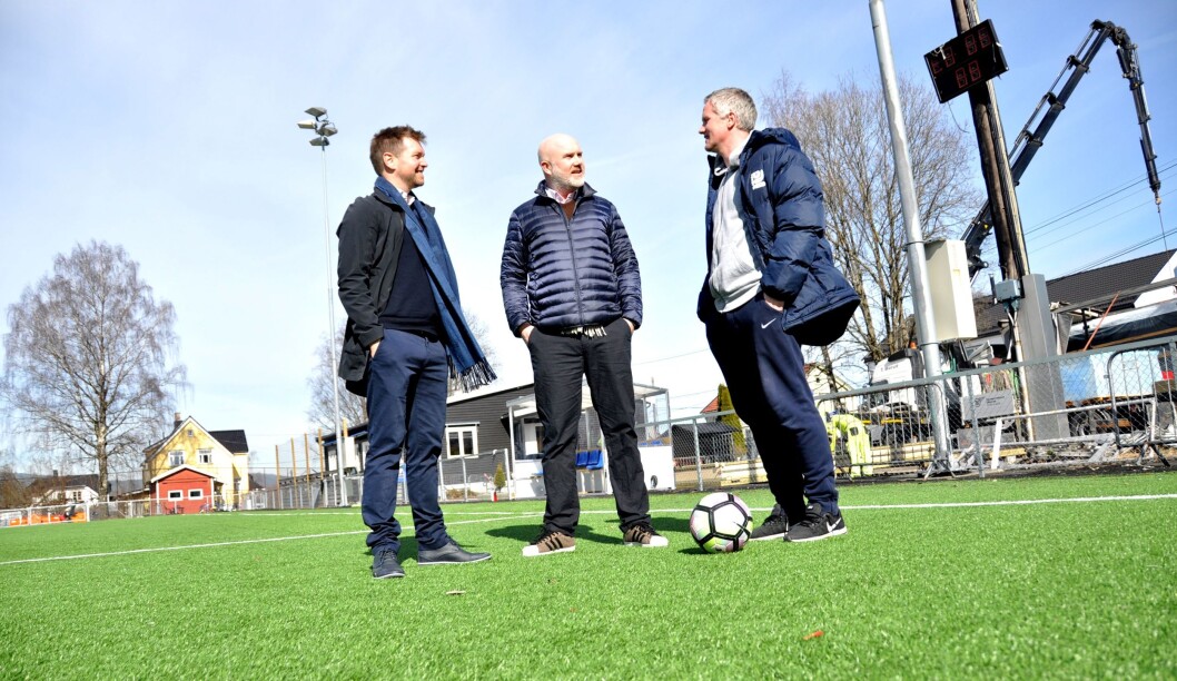 Monday, Amedia og Kjelsås er klar for sesongstart i 2. divisjon om noen uker. Amedia skal sende 364 fotballkamper denne sesongen, inkludert en rekke kamper i områder uten egen lokalavis. Fra venstre. Kristian Oma, Tord Selmer-Nedrelid og Dag Halvorsen. Monday, Amedia og Kjelsås er klar for sesongstart i 2. divisjon om noen uker. Amedia skal sende 364 fotballkamper denne sesongen, inkludert en rekke kamper i områder uten egen lokalavis. Fra venstre. Kristian Oma, Tord Selmer-Nedrelid og Dag Halvorsen.