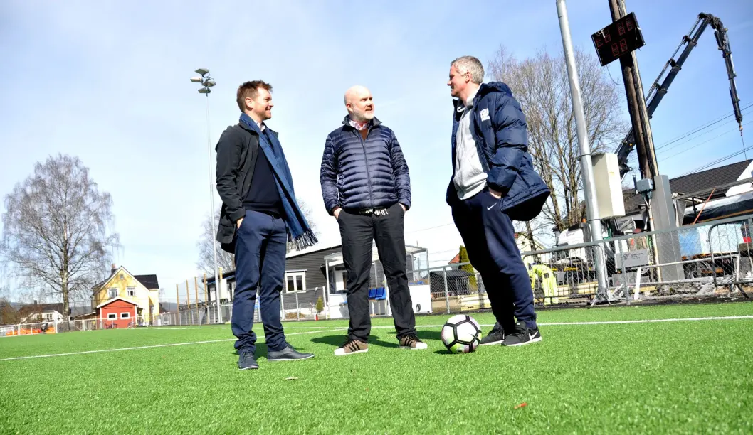 Monday, Amedia og Kjelsås er klar for sesongstart i 2. divisjon om noen uker. Amedia skal sende 364 fotballkamper denne sesongen, inkludert en rekke kamper i områder uten egen lokalavis. Fra venstre. Kristian Oma, Tord Selmer-Nedrelid og Dag Halvorsen. Monday, Amedia og Kjelsås er klar for sesongstart i 2. divisjon om noen uker. Amedia skal sende 364 fotballkamper denne sesongen, inkludert en rekke kamper i områder uten egen lokalavis. Fra venstre. Kristian Oma, Tord Selmer-Nedrelid og Dag Halvorsen.