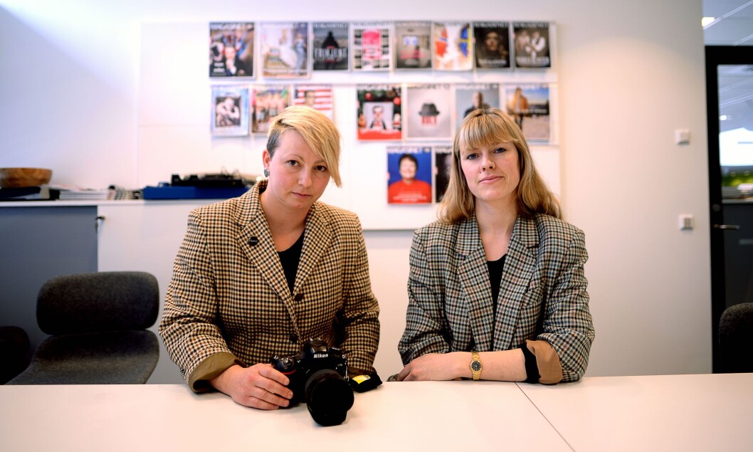 Frilansjournalistene Lena Knutli og Veronika Søum begynte å grave i historien til mannen som tilstod to drap på dødsleiet. Nå forteller de den. Her på besøk hos Dagbladet rett før publisering - for anledningen ikledd matchende og «nye» detektivjakker. Frilansjournalistene Lena Knutli og Veronika Søum begynte å grave i historien til mannen som tilstod to drap på dødsleiet. Nå forteller de den. Her på besøk hos Dagbladet rett før publisering - for anledningen ikledd matchende og «nye» detektivjakker.