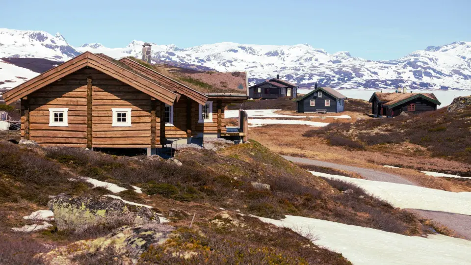 Mens 70 prosent av norske hytter er utstyrt med TV, har bare 40 prosent av hyttene innlagt vann, viser undersøkelse. Illustrasjonsfoto. Mens 70 prosent av norske hytter er utstyrt med TV, har bare 40 prosent av hyttene innlagt vann, viser undersøkelse. Illustrasjonsfoto.