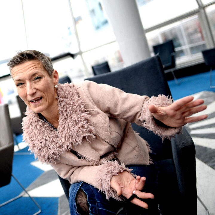 Hun sier ja til fjord og folk. Nei til feminisme og foreningsavis. Møt Suldalpostens skarpe stemme og Twitter-poet Esther Moe