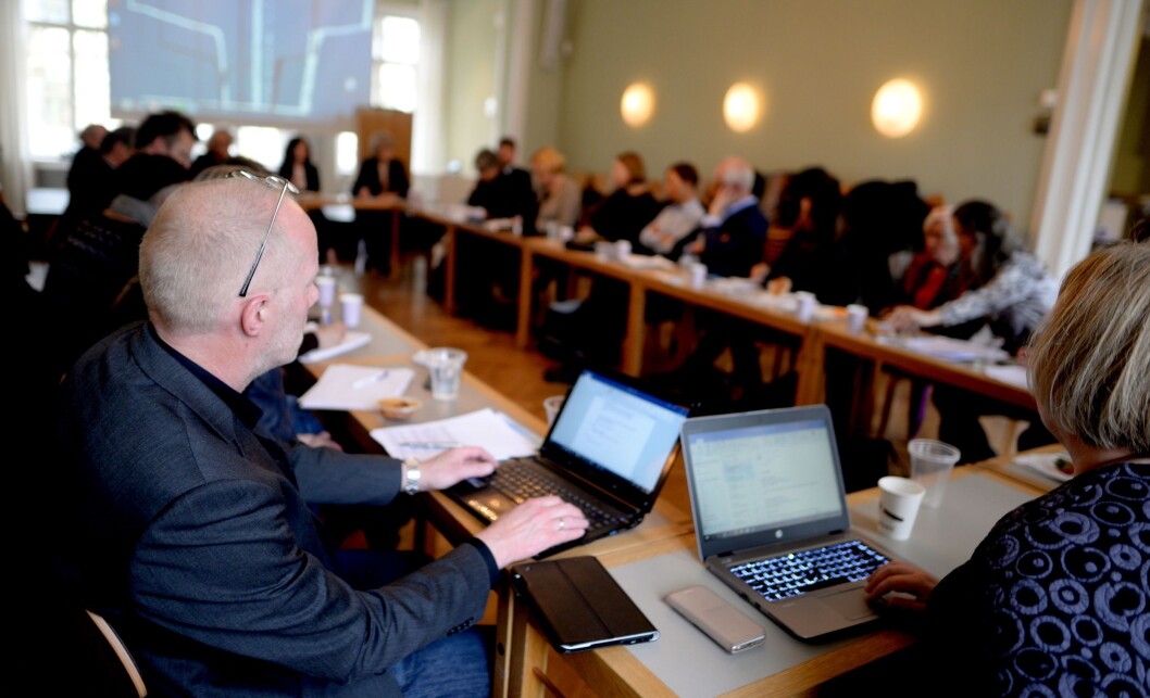 Generalsekretær Arne Jensen (t.v.) i Norsk Redaktørforening på dialogmøte om åpenhet i barnevernet. Generalsekretær Arne Jensen (t.v.) i Norsk Redaktørforening på dialogmøte om åpenhet i barnevernet.