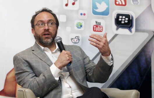 Først var Jimmy Wales med på å grunnlegge Wikipedia. Nå vil han lage nyhetstjenesten Wikitribune - på omtrent tilsvarende måte Først var Jimmy Wales med på å grunnlegge Wikipedia. Nå vil han lage nyhetstjenesten Wikitribune - på omtrent tilsvarende måte