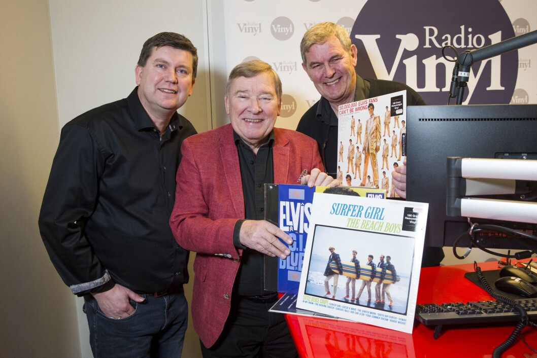Nyhetsredaktør Arne Sandvik og programlederne Vidar Lønn-Arnesen og Leif-Erik Forberg da de åpnet radiokanalen Vinyl tidligere i år. Omstillingen i radiobransjen akkurat nå gjør at Bauer Media ikke har tid til bransjeprisene, sier Sandvik. Nyhetsredaktør Arne Sandvik og programlederne Vidar Lønn-Arnesen og Leif-Erik Forberg da de åpnet radiokanalen Vinyl tidligere i år. Omstillingen i radiobransjen akkurat nå gjør at Bauer Media ikke har tid til bransjeprisene, sier Sandvik.