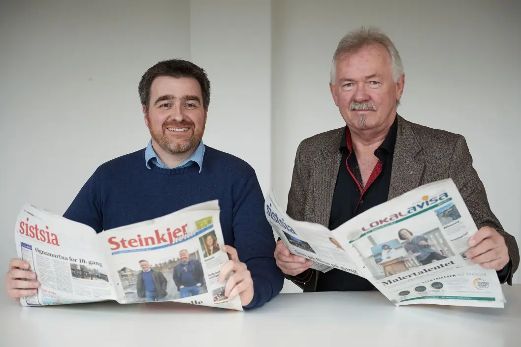 Redaktør Tore Vikan (t.v.) i Steinkjer-Avisa og redaktør Borgar Jønvik i Lokalavisa Verran-Namdalseid. Redaktør Tore Vikan (t.v.) i Steinkjer-Avisa og redaktør Borgar Jønvik i Lokalavisa Verran-Namdalseid.