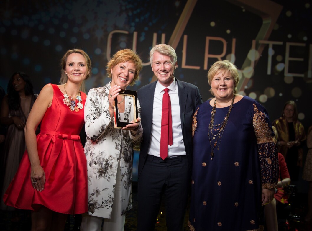 Hedret Wenche Andersen, fra venstre: Kulturminister Linda Helleland, Wenche Andersen, TV 2-sjef Olav Sandnes og statsminister Erna Solberg. Hedret Wenche Andersen, fra venstre: Kulturminister Linda Helleland, Wenche Andersen, TV 2-sjef Olav Sandnes og statsminister Erna Solberg.