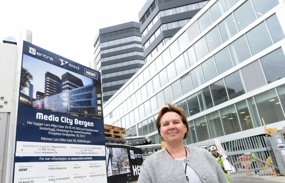 Anne Jacobsen, administrerende direktør for NCE Media - foran det som snart er Media City Bergen.