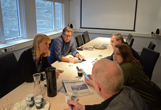 Administrerende direktør Randi S. Øgrey i MBL, rådgiver Trond Idås i NJ, adm. dir Per Brikt Olsen i Fagpressen, leder Hege Iren Frantzen i Norsk Journalistlag og leder Arne Jensen i Norsk Redaktørforening. Administrerende direktør Randi S. Øgrey i MBL, rådgiver Trond Idås i NJ, adm. dir Per Brikt Olsen i Fagpressen, leder Hege Iren Frantzen i Norsk Journalistlag og leder Arne Jensen i Norsk Redaktørforening.