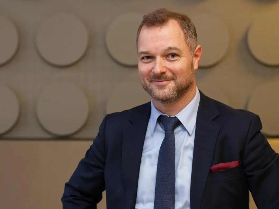 Før sommeren ble Kjell Frostrud Johnsen (48) ansatt som administrerende direktør i Romerikes Blad og regiondirektør for Amedia Romerike / Innlandet. Før sommeren ble Kjell Frostrud Johnsen (48) ansatt som administrerende direktør i Romerikes Blad og regiondirektør for Amedia Romerike / Innlandet.